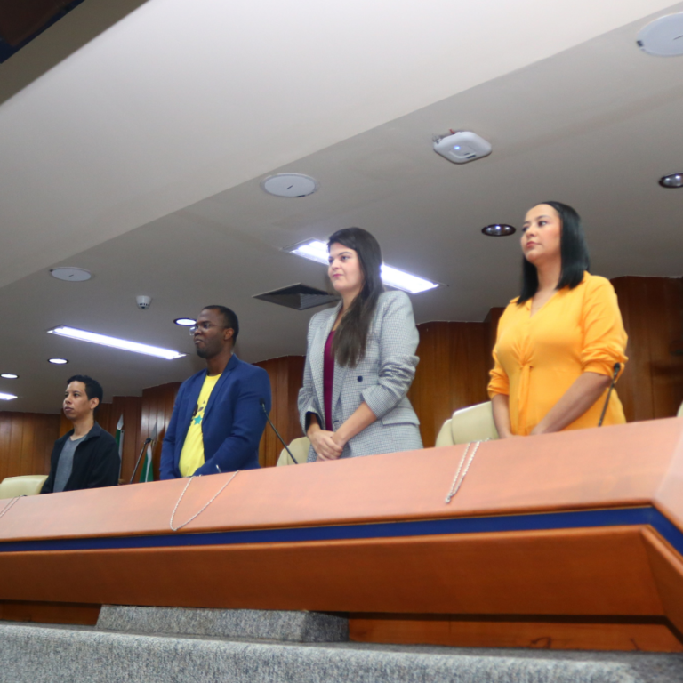 Em 5 de abril de 2024, a Câmara Municipal de Goiânia (@camaragoiania) realizou uma sessão especial para homenagear as Potências Negras no ecossistema de inovação. Estamos profundamente honrados e gratos por este reconhecimento. Nossa jornada até aqui não foi fácil. Apesar de ainda sermos poucos nos ambientes de inovação, cargos de liderança e entre os grandes empresários, estamos vencendo aos poucos. Cada passo que damos é uma vitória, cada conquista é um marco na nossa história.