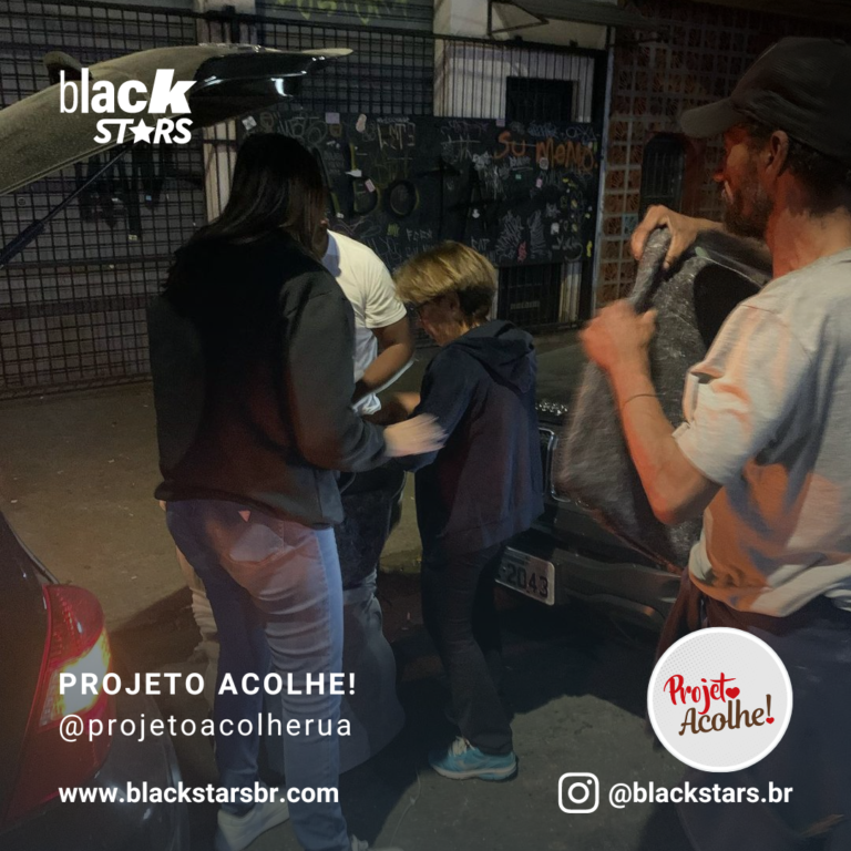 Uma Corrente de Solidariedade O Projeto Acolhe, localizado na Zona Norte de São Paulo-SP e conta com a participação do líder BlackStars Vinicius Matos de Assis @negricius é uma ação entre amigos que busca aliviar o sofrimento das pessoas em situação de rua. Com empatia e solidariedade no coração, eles distribuem lanches, kits de higiene e muito amor. Cada gesto faz uma diferença significativa.