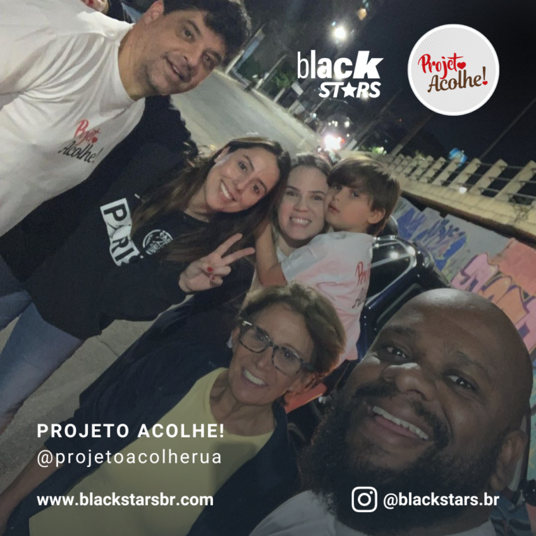 Uma Corrente de Solidariedade O Projeto Acolhe, localizado na Zona Norte de São Paulo-SP e conta com a participação do líder BlackStars Vinicius Matos de Assis @negricius é uma ação entre amigos que busca aliviar o sofrimento das pessoas em situação de rua. Com empatia e solidariedade no coração, eles distribuem lanches, kits de higiene e muito amor. Cada gesto faz uma diferença significativa.